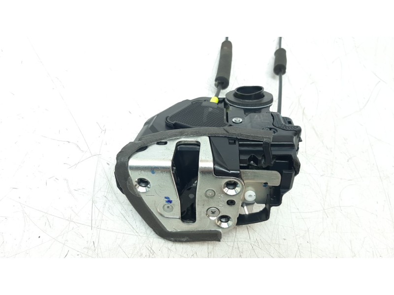 Recambio de cerradura puerta trasera izquierda para toyota corolla (e21) referencia OEM IAM 6906002580  