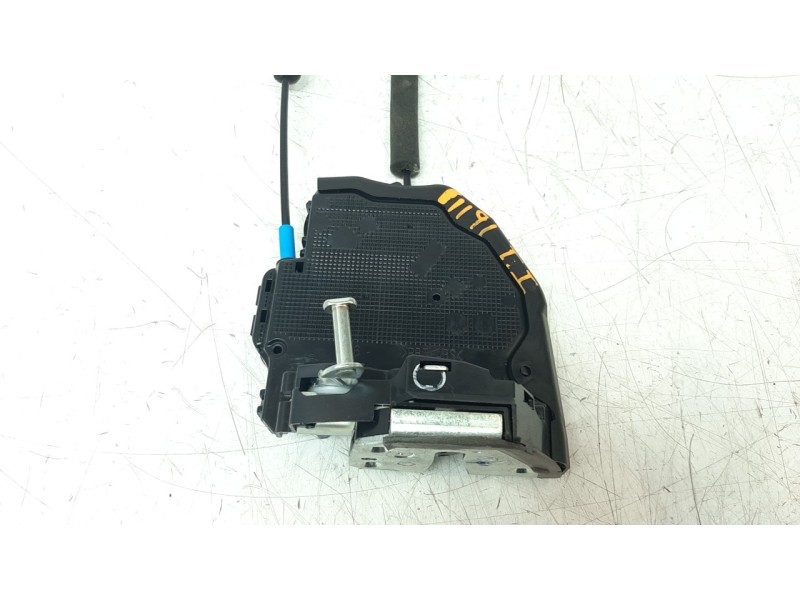 Recambio de cerradura puerta trasera izquierda para toyota corolla (e21) referencia OEM IAM 6906002580  