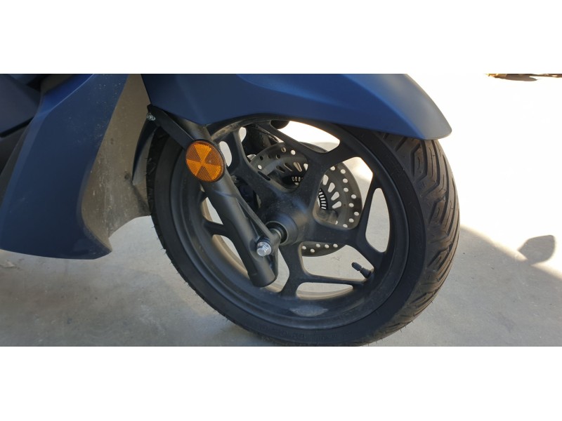 Recambio de llanta delantera para honda pcx 125 referencia OEM IAM 44650K1YJ50ZA  