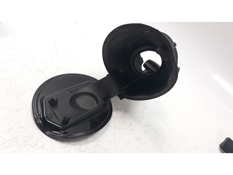 Recambio de tapa exterior combustible para bmw serie 1 lim. (f20) 2.0 turbodiesel referencia OEM IAM 7238095  