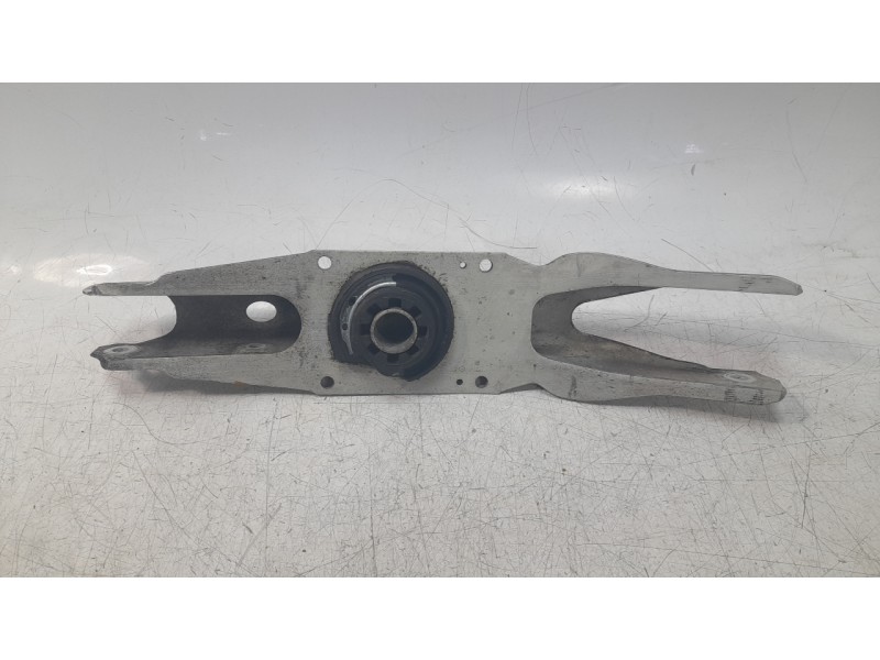 Recambio de brazo suspension inferior trasero derecho para mercedes-benz clase b (w246) 1.5 cdi cat referencia OEM IAM A24635202