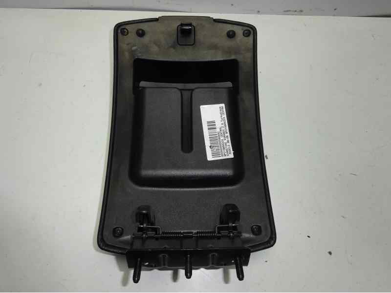 Recambio de apoyabrazos central para ssangyong korando 2.9 turbodiesel cat referencia OEM IAM   