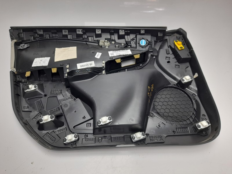 Recambio de guarnecido puerta delantera derecha para volvo v40 kinetic referencia OEM IAM 8632741  