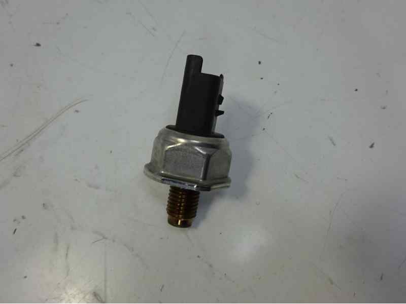 Recambio de rampa inyectora para renault scenic ii luxe dynamique referencia OEM IAM 8200057232  R9144Z010D