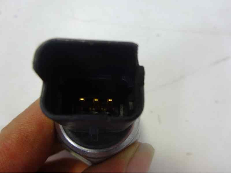 Recambio de rampa inyectora para renault scenic ii luxe dynamique referencia OEM IAM 8200057232  R9144Z010D
