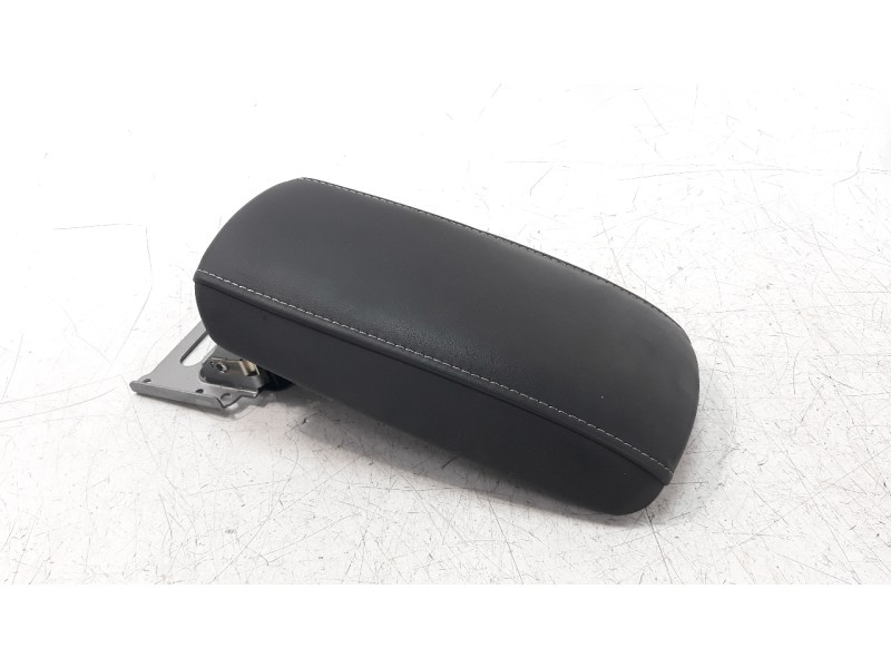 Recambio de apoyabrazos central para toyota corolla (e21) referencia OEM IAM 5890502G10C4  
