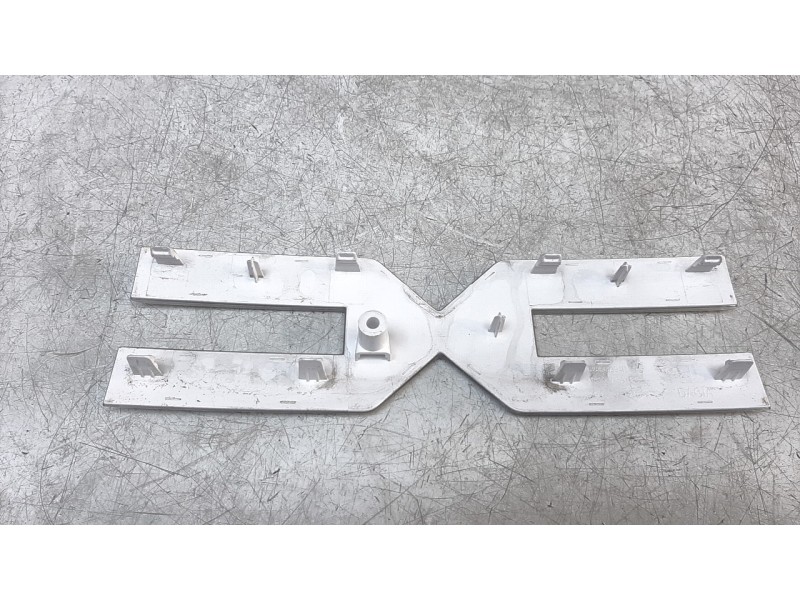 Recambio de emblema para dacia sandero iii stepway expression referencia OEM IAM 628906394R  