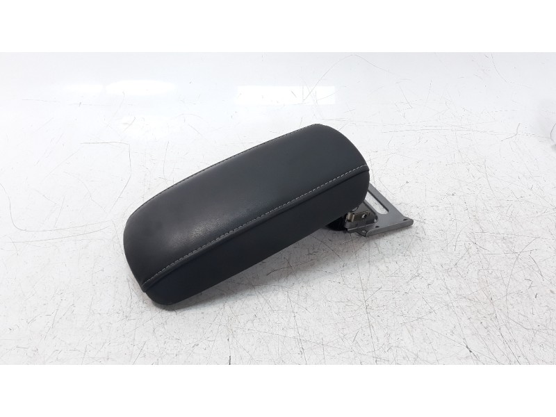 Recambio de apoyabrazos central para toyota corolla (e21) referencia OEM IAM 5890502G10C4  