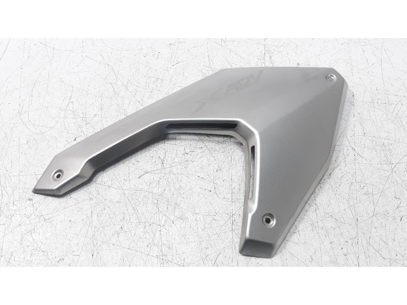 Recambio de moldura para honda x-adv referencia OEM IAM 64670MKTD00  