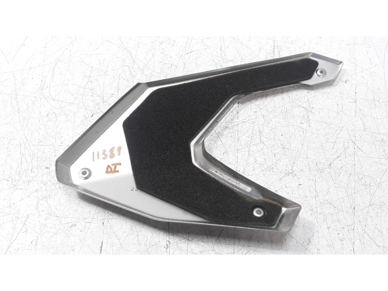 Recambio de moldura para honda x-adv referencia OEM IAM 64670MKTD00  