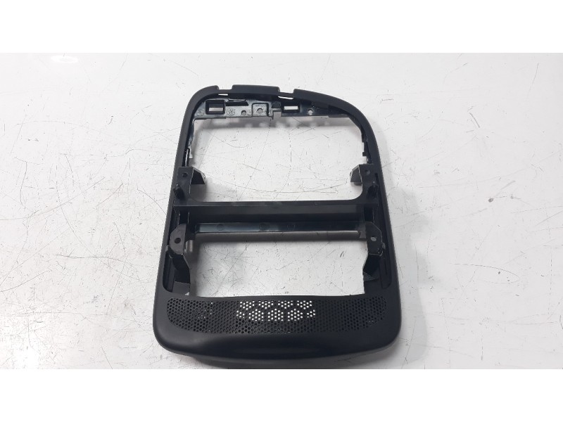 Recambio de moldura para renault clio iv 0.9 referencia OEM IAM 681043537R  