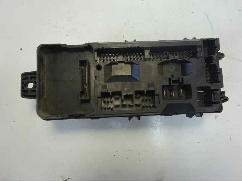 Recambio de caja reles / fusibles para volvo s40 berlina 1.6 referencia OEM IAM 30889989  