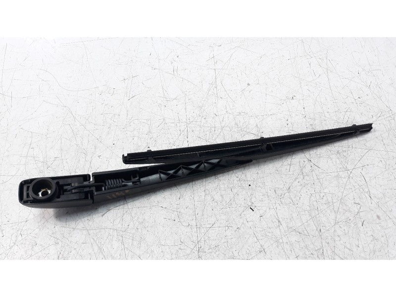 Recambio de brazo limpia trasero para toyota corolla (e21) referencia OEM IAM 8524102080  
