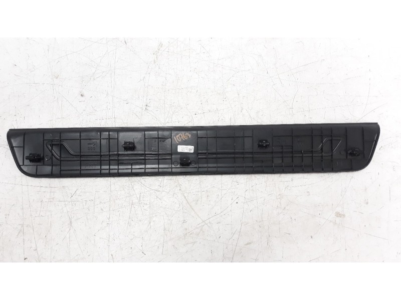 Recambio de moldura para kia optima 1.7 crdi cat referencia OEM IAM 85884D4000  