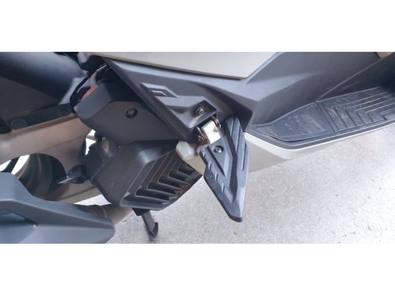 Recambio de estribera derecha para honda pcx 125 referencia OEM IAM 50730K1ZJ10  