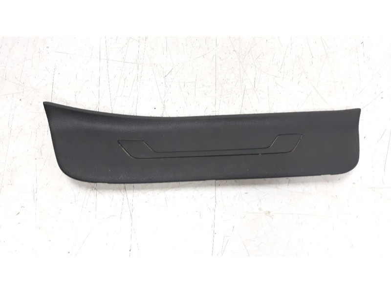 Recambio de moldura para kia optima 1.7 crdi cat referencia OEM IAM 85889D4000  