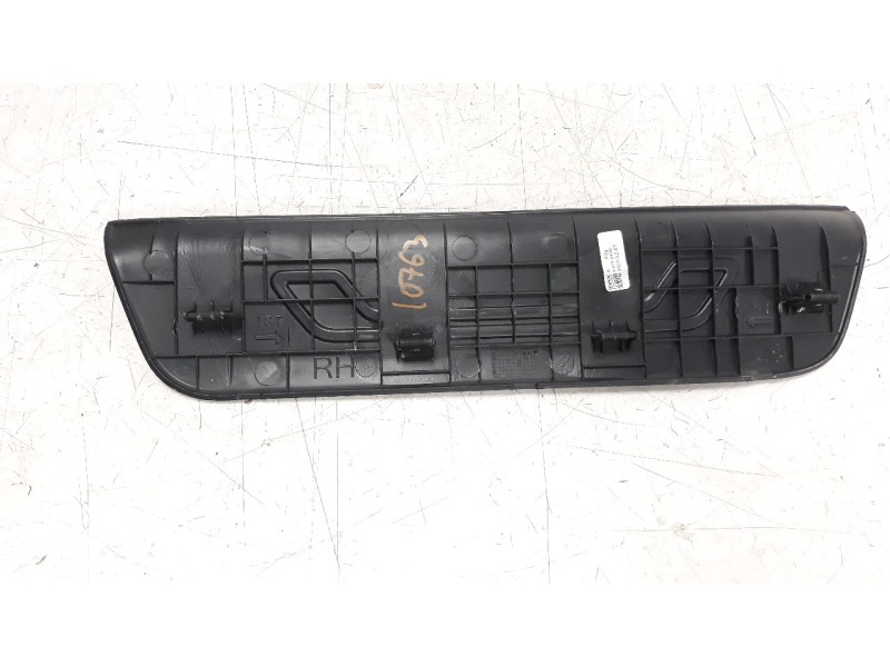 Recambio de moldura para kia optima 1.7 crdi cat referencia OEM IAM 85889D4000  