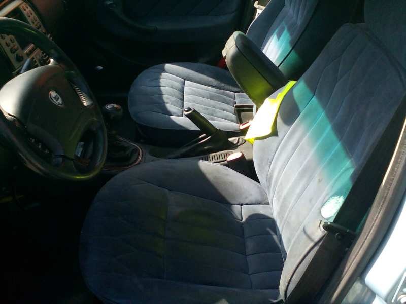 lancia lybra berlina del año 1999