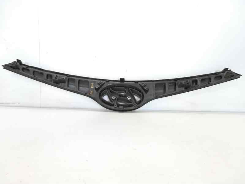 Recambio de rejilla delantera para hyundai i20 1.2 16v cat referencia OEM IAM 863514P500  