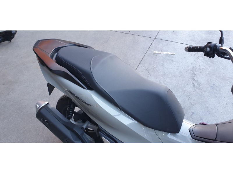 Recambio de asiento delantero para honda pcx 125 referencia OEM IAM 77200K1ZJ10ZC  