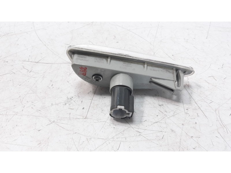 Recambio de piloto lateral izquierdo para kia venga 1.6 crdi cat referencia OEM IAM 923011J0  