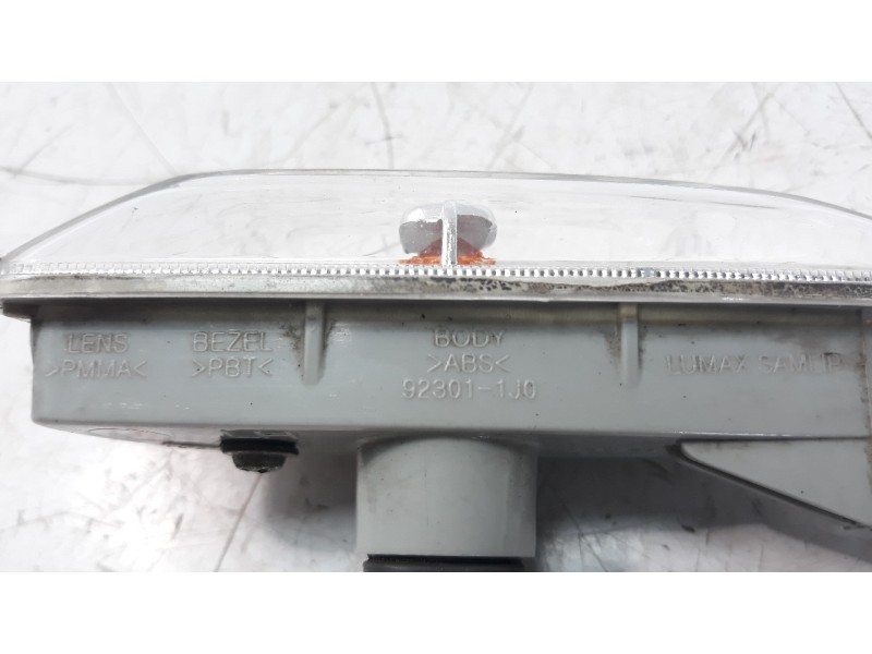 Recambio de piloto lateral izquierdo para kia venga 1.6 crdi cat referencia OEM IAM 923011J0  