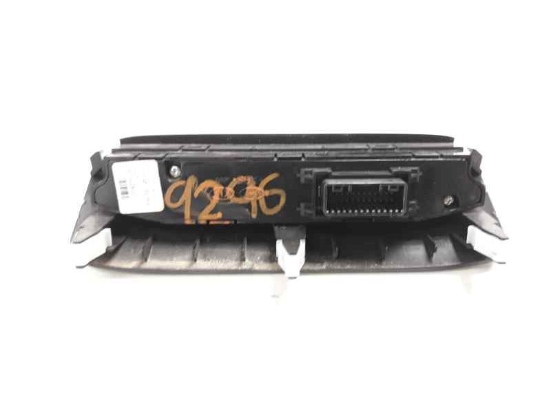 Recambio de pantalla multifuncion para hyundai i20 1.2 16v cat referencia OEM IAM 93700C8030  