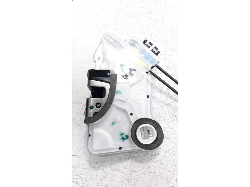 Recambio de cerradura puerta delantera derecha para toyota corolla (e21) referencia OEM IAM 6903002511  