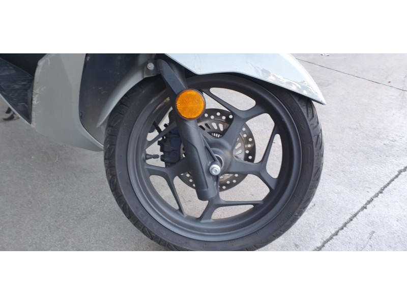 Recambio de llanta delantera para honda pcx 125 referencia OEM IAM 44650K1YJ50ZA  