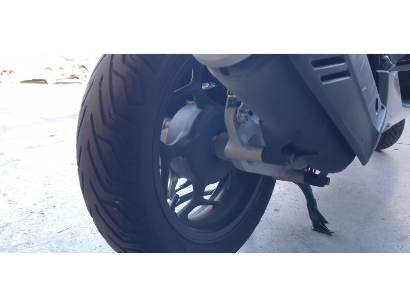 Recambio de llanta trasera para honda pcx 125 referencia OEM IAM 42650K1YD10ZA  