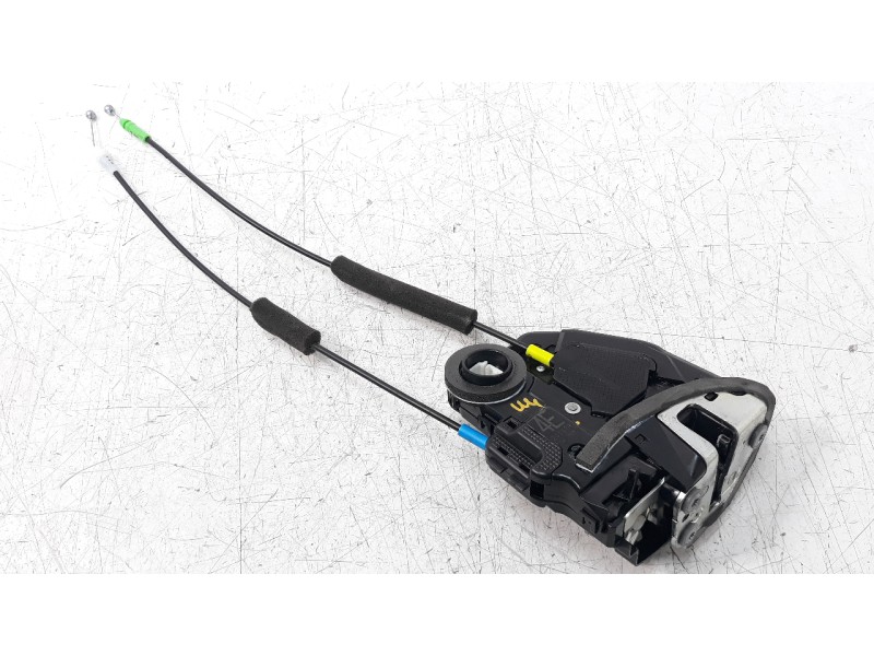 Recambio de cerradura puerta trasera derecha para toyota corolla (e21) referencia OEM IAM 6905002580  