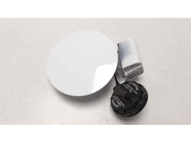 Recambio de tapa exterior combustible para hyundai i20 1.2 16v cat referencia OEM IAM 69510C7000  