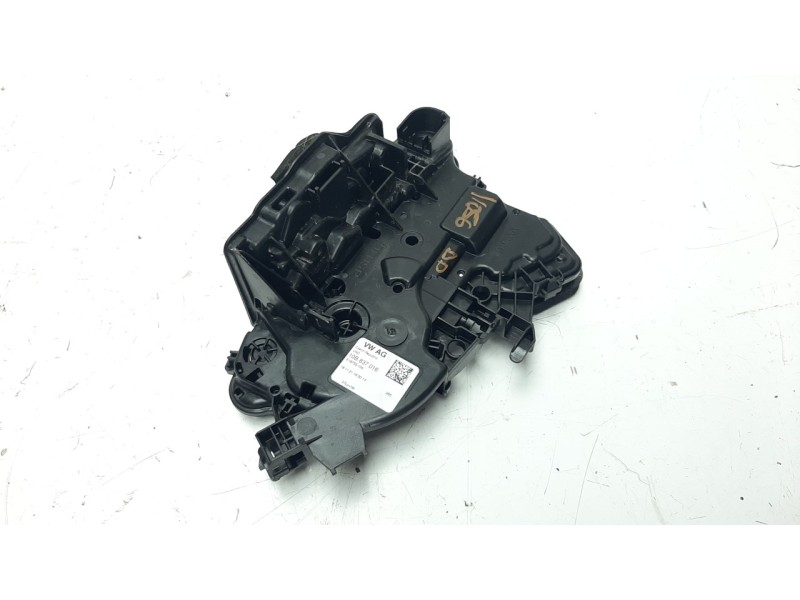 Recambio de cerradura puerta delantera derecha para volkswagen polo 1.0 tsi referencia OEM IAM 10B837016  