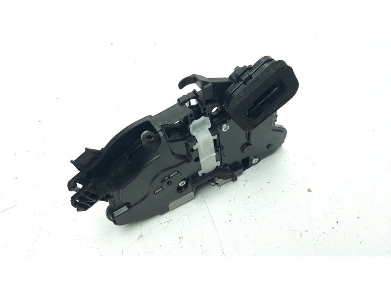 Recambio de cerradura puerta delantera derecha para volkswagen polo 1.0 tsi referencia OEM IAM 10B837016  