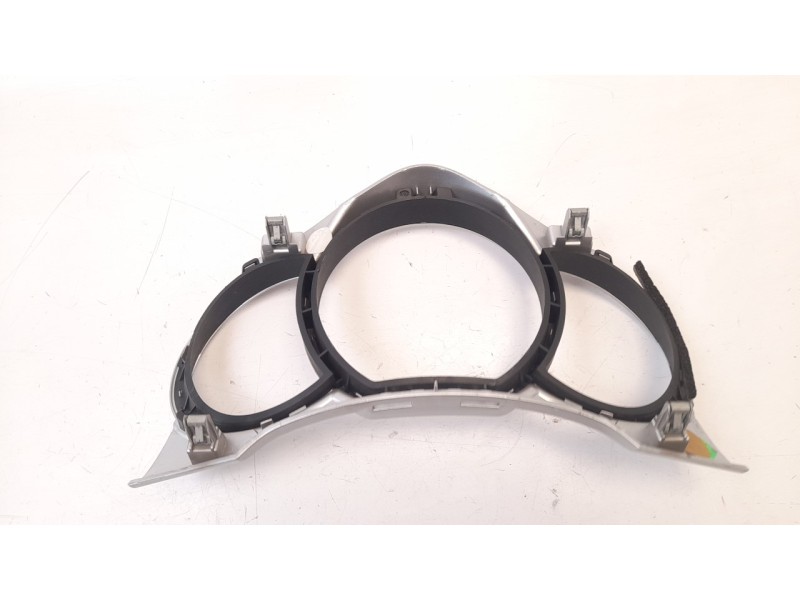 Recambio de moldura para citroen c3 1.4 hdi referencia OEM IAM 9684289477  
