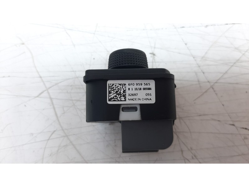 Recambio de mando retrovisor para seat arona 1.6 tdi referencia OEM IAM 6F0959565  