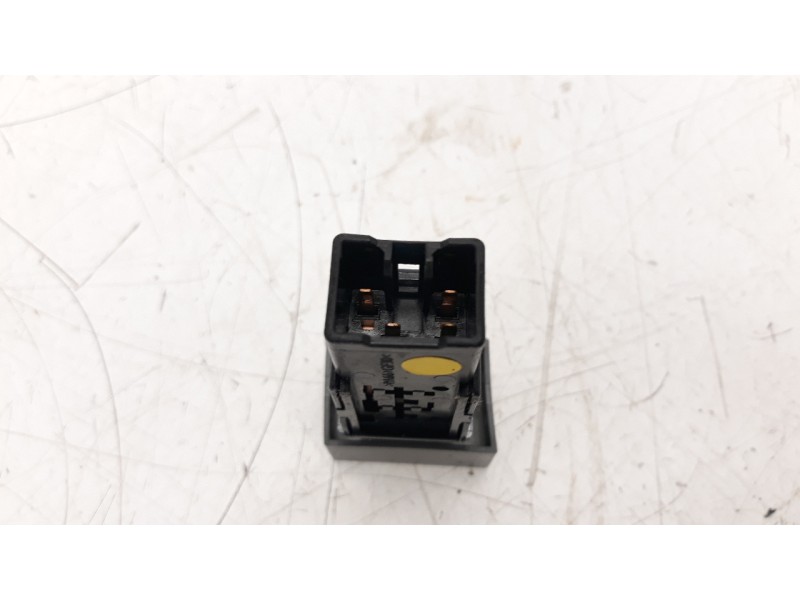 Recambio de interruptor para ssangyong rexton w 2.0 td cat referencia OEM IAM 8520008E50HEL  