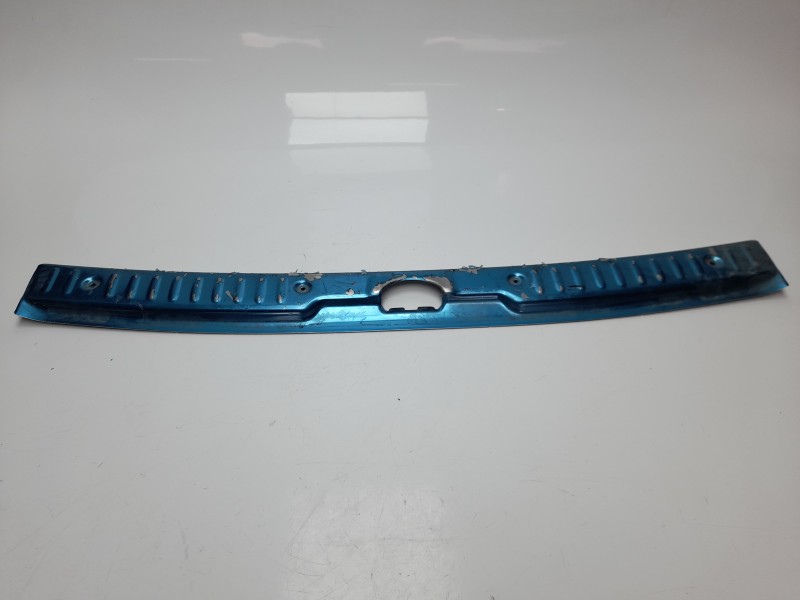Recambio de molduras traseras para peugeot 308 sw envy referencia OEM IAM 807517E  