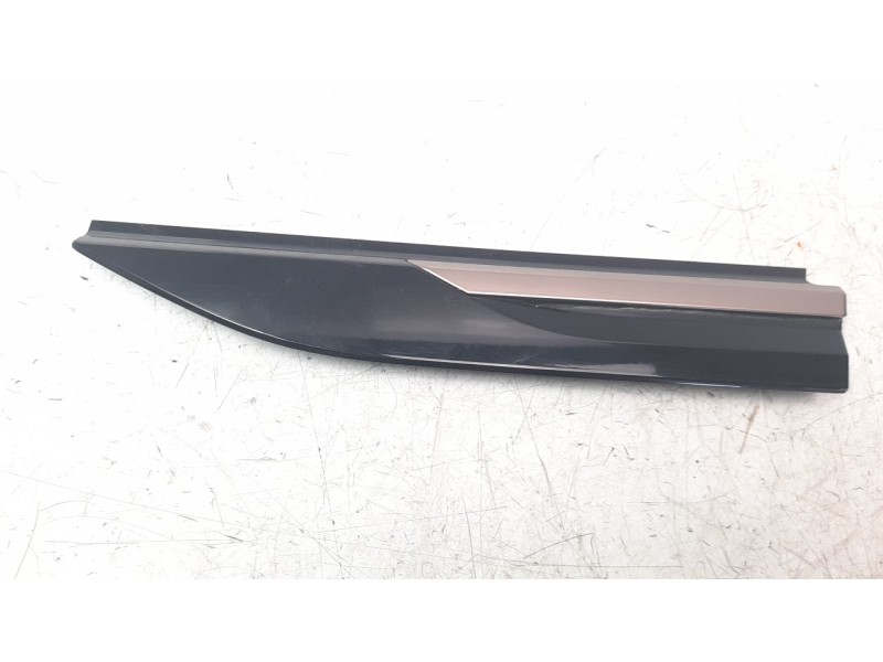 Recambio de moldura para land rover range rover velar 2.0 turbo cat referencia OEM IAM J8A2280B11A  