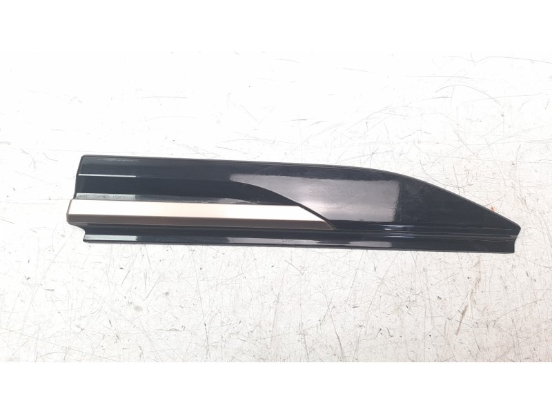 Recambio de moldura para land rover range rover velar 2.0 turbo cat referencia OEM IAM J8A2280B11A  