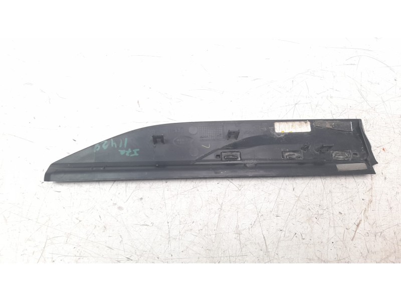 Recambio de moldura para land rover range rover velar 2.0 turbo cat referencia OEM IAM J8A2280B11A  