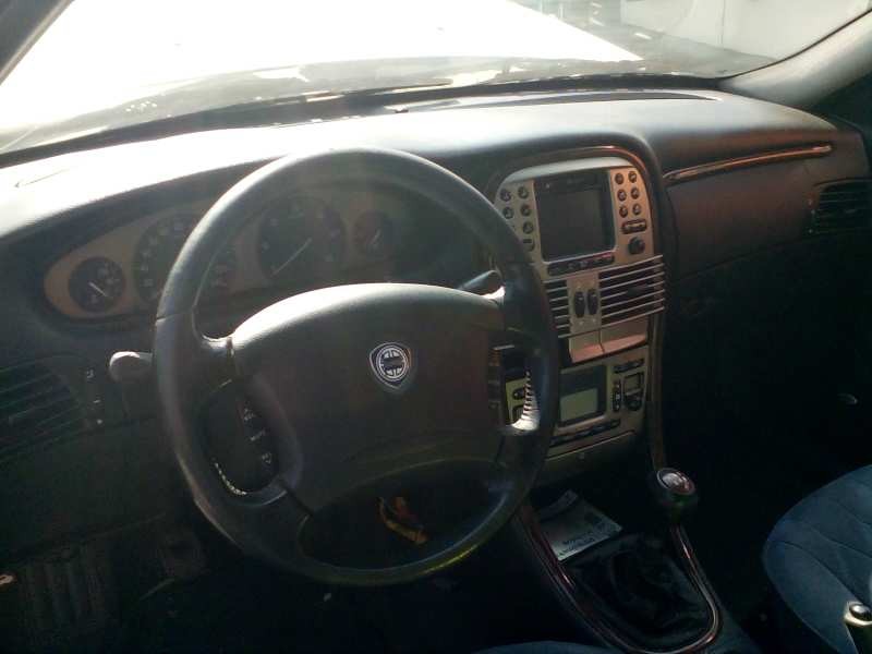 lancia lybra berlina del año 1999