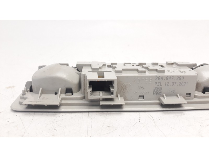 Recambio de luz interior para volkswagen polo 1.0 tsi referencia OEM IAM 2GA947290  