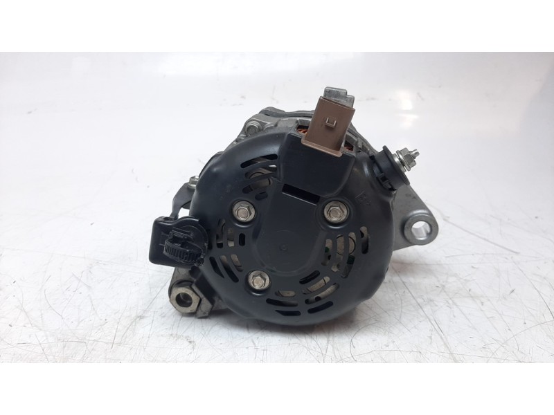 Recambio de alternador para toyota hilux (kun) referencia OEM IAM 270600L170  