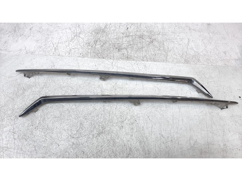 Recambio de molduras delanteras para toyota corolla (e21) hybrid style referencia OEM IAM 5312102600  