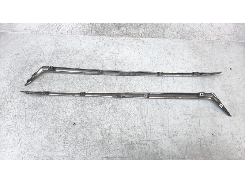 Recambio de molduras delanteras para toyota corolla (e21) hybrid style referencia OEM IAM 5312102600  
