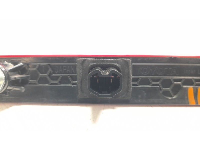 Recambio de luz central de freno para toyota corolla (e21) referencia OEM IAM 8157012450  