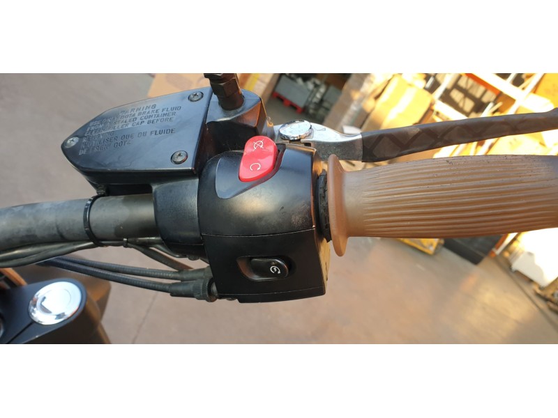 Recambio de piña luces derecha para victory hammer hammer referencia OEM IAM 4011357  