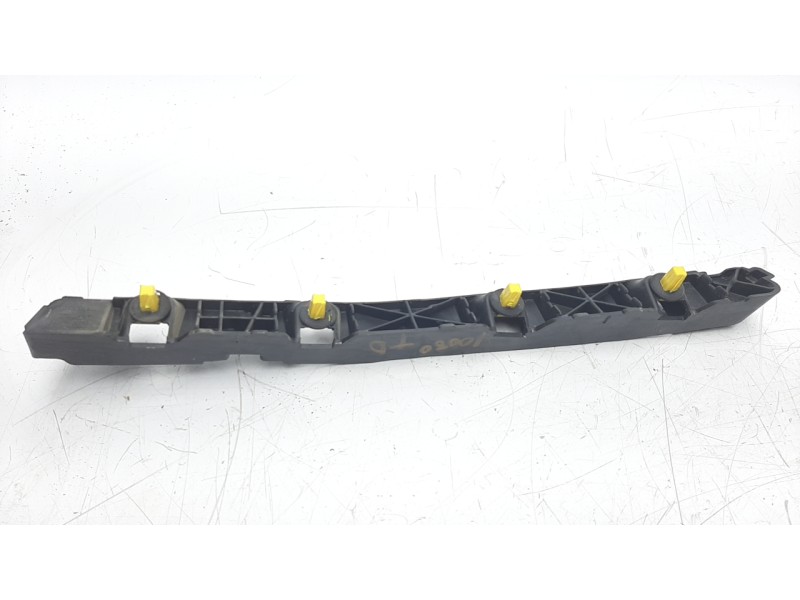Recambio de moldura para hyundai tucson 1.6 cat referencia OEM IAM 86616D7000  