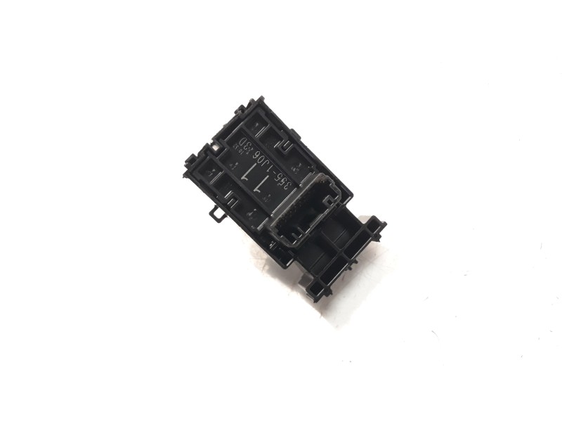 Recambio de mando elevalunas delantero derecho para toyota corolla (e21) referencia OEM IAM 8481002260  